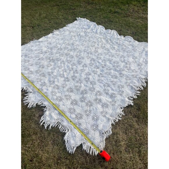 Vintage Hand-Crocheted White Throw Blanket Bedspread Fringe Edges - Picture 3 of 3